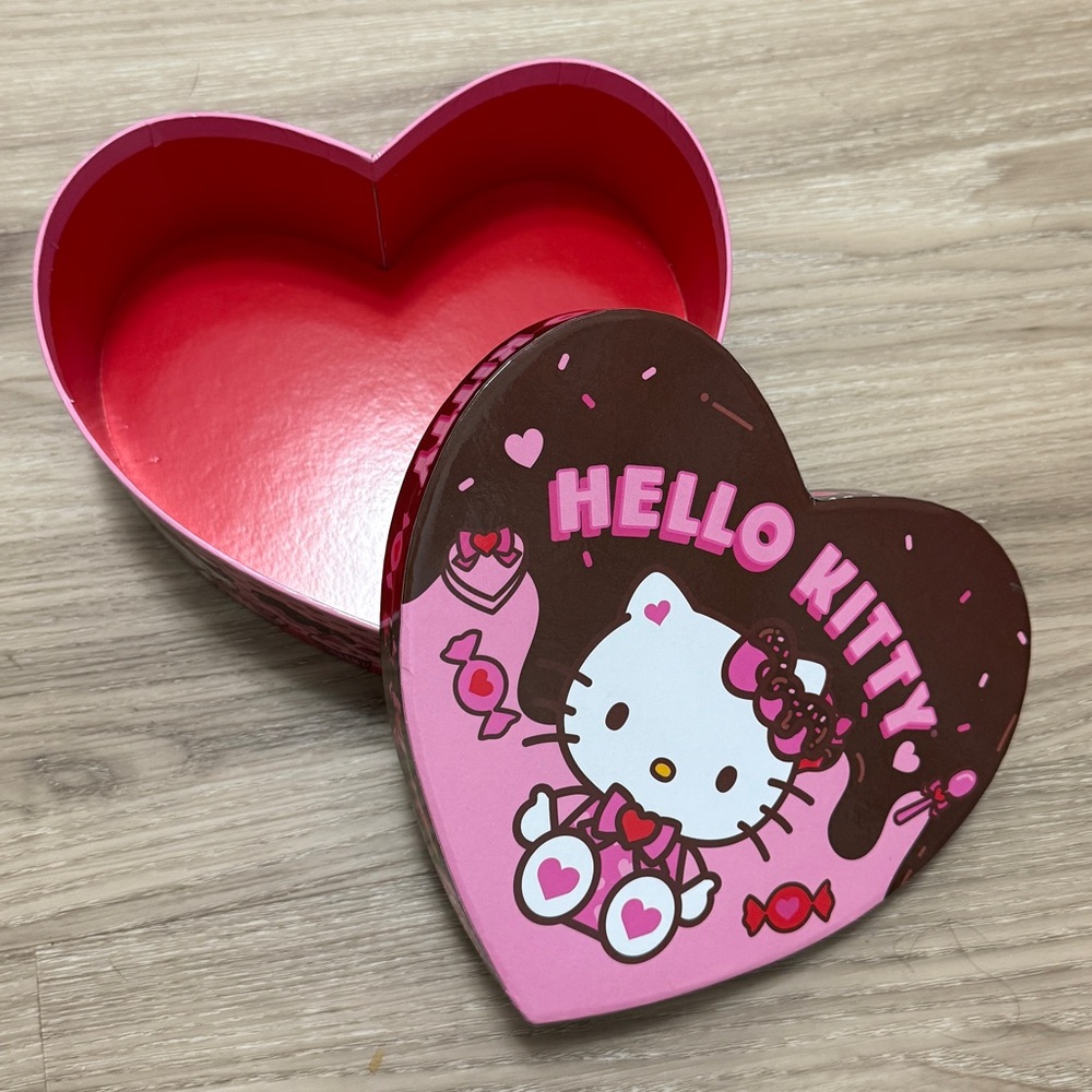 Hello Kitty Valentine’s Day Heart Box
